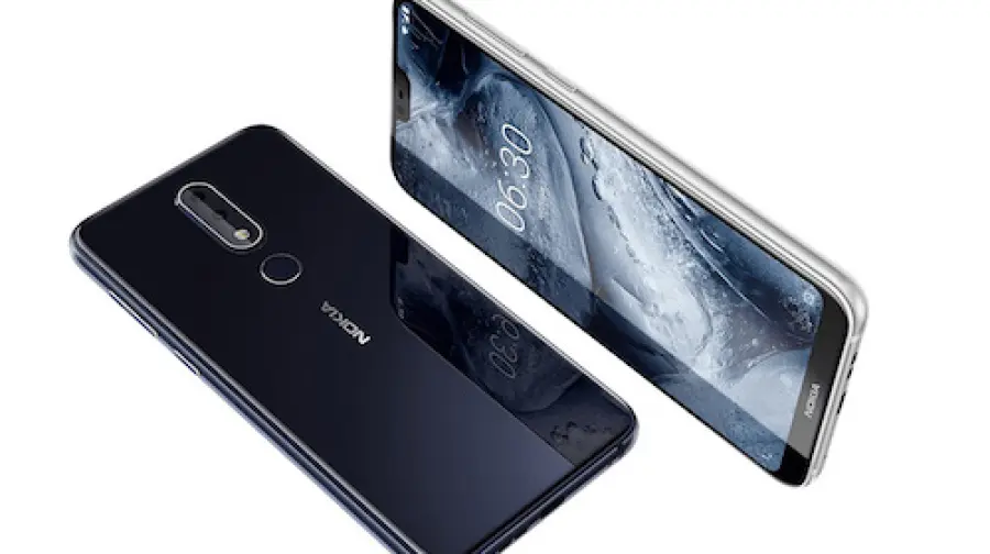 Nokia X5 ufficiale con retro in vetro e lettore di impronte